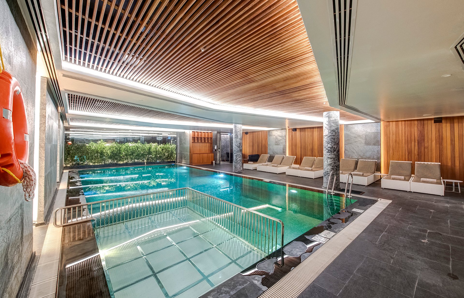 Elysium Spa kapalı havuzu