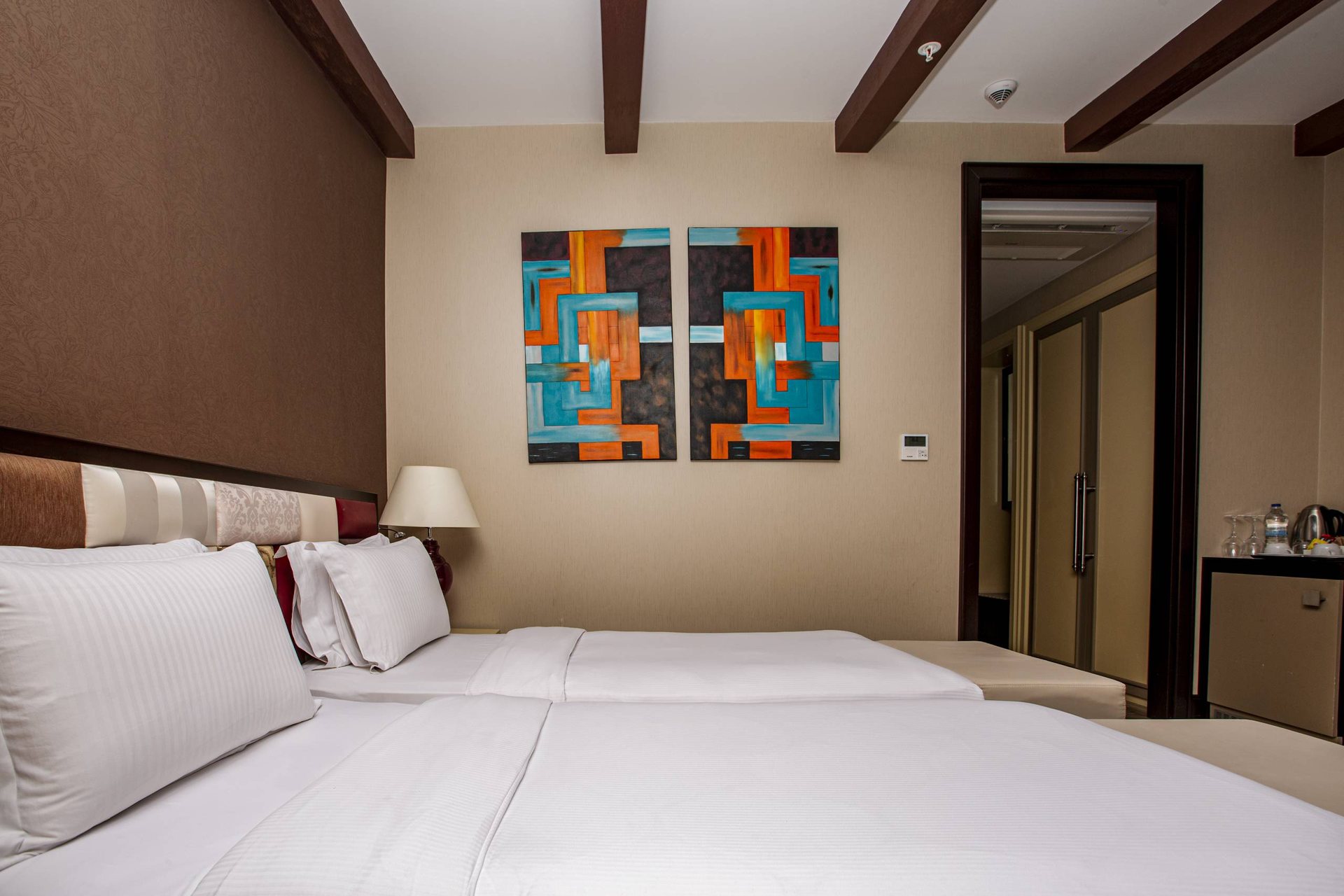 The Elysium Taksim Deluxe Twin odası